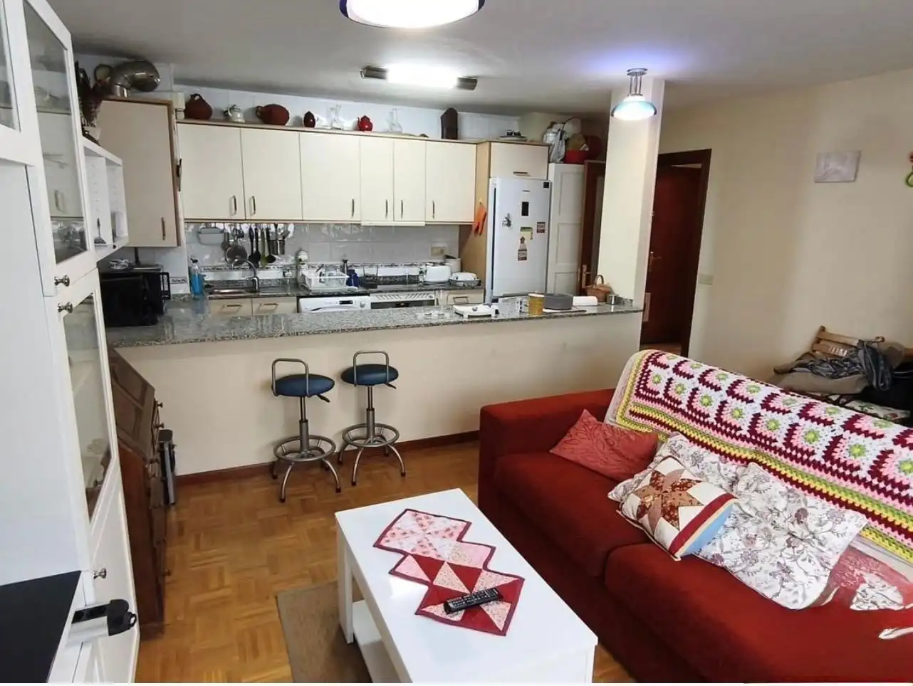 Cocina de Piso en venta en Oviedo  con Calefacción, Trastero y Amueblado