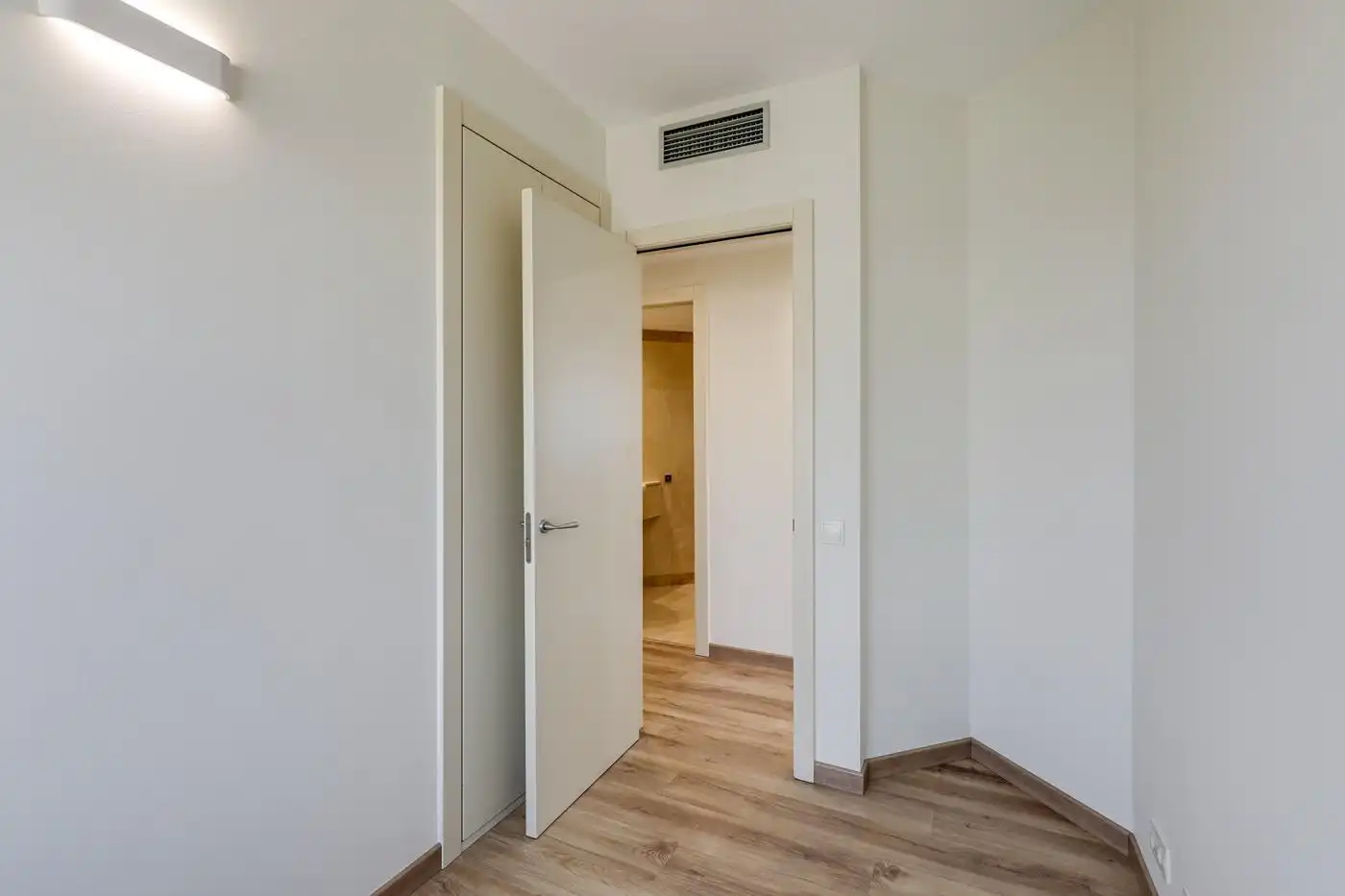 Wohnung zum Verkauf in Barcelona mit Klimaanlage, Heizung und Terrasse
