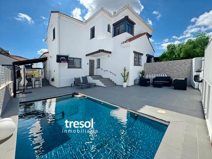 Exterior view of Single-family semi-detached for sale in Alhaurín de la Torre  with Air Conditioner, Heating and Private garden