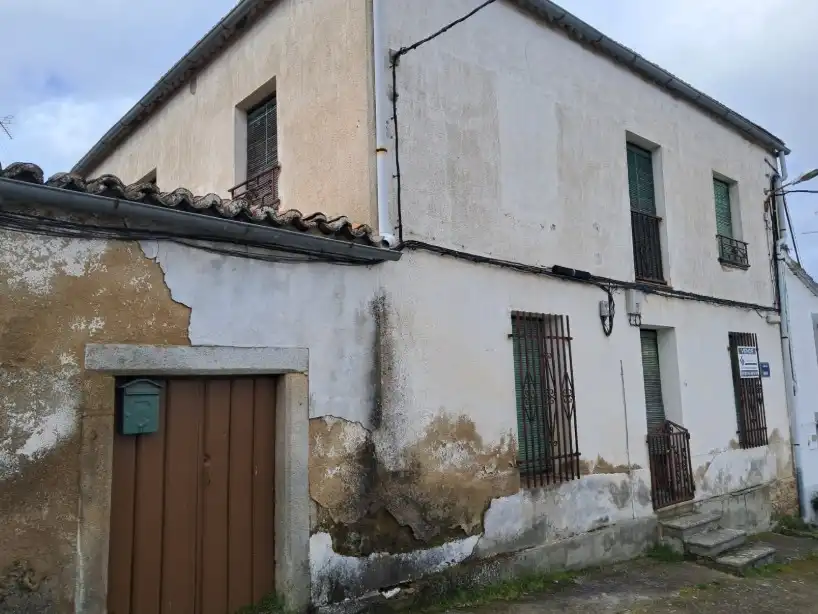 Exterior view of Country homes for sale in Fuentes de Béjar