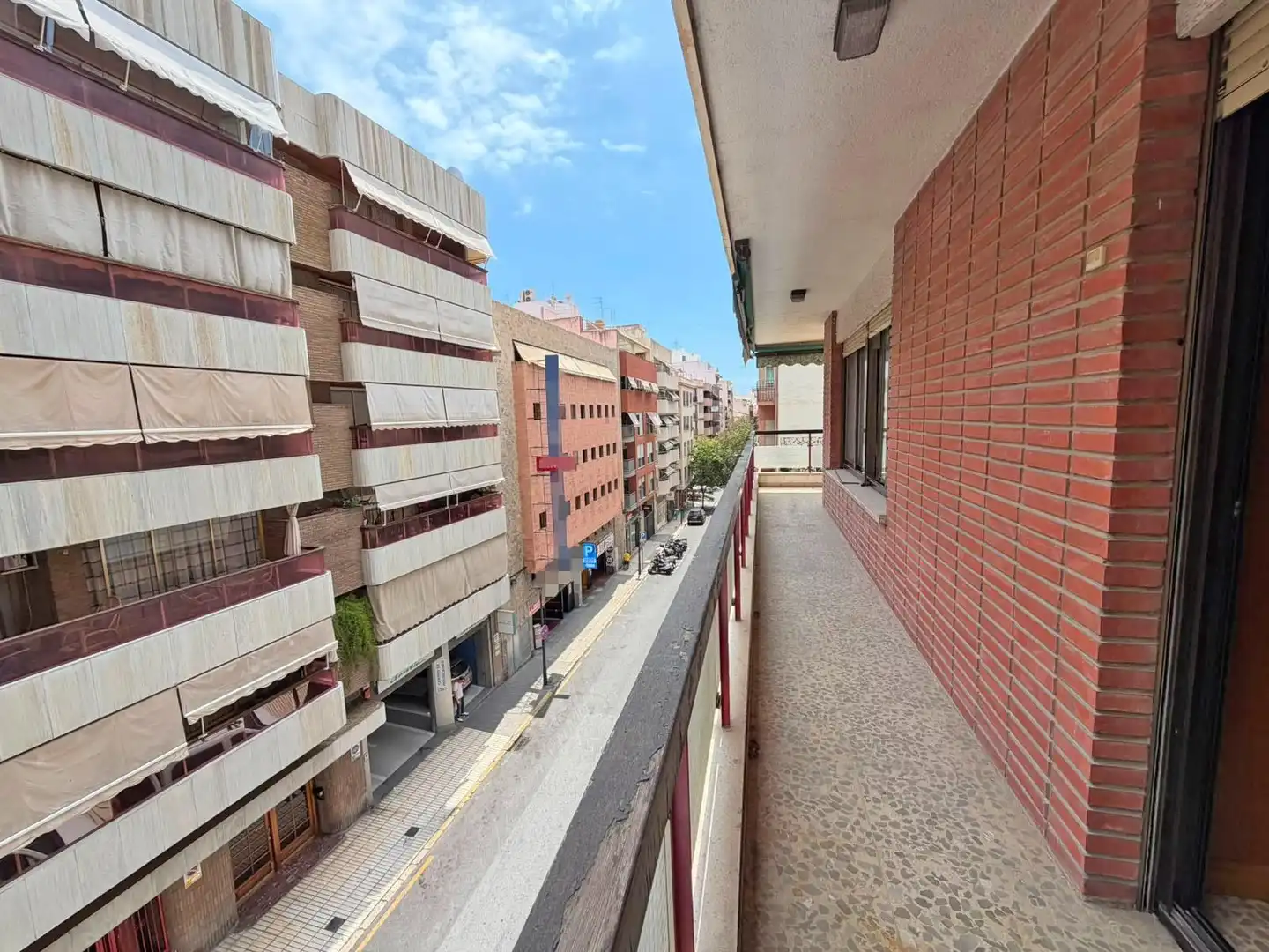 Außenansicht von Wohnung zum Verkauf in Alicante / Alacant mit Klimaanlage, Terrasse und Abstellraum