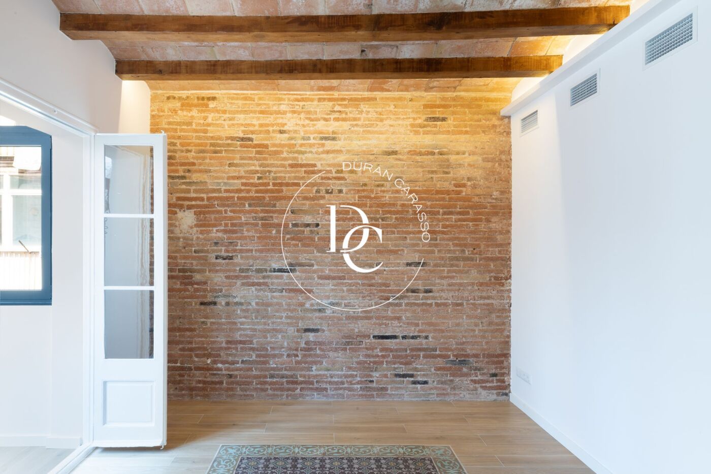 Flat for sale in  Barcelona Capital  with Air Conditioner and Heating
