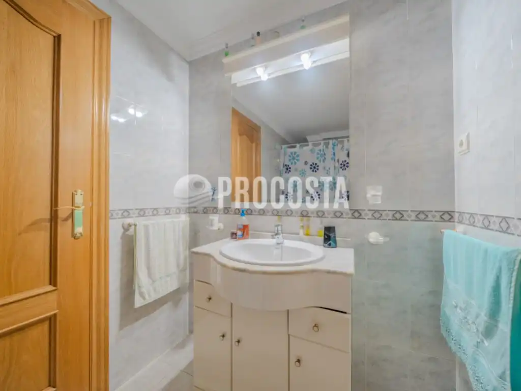 Bany de Casa o xalet en venda en Fuente Vaqueros amb Aire condicionat, Jardí privat i Terrassa