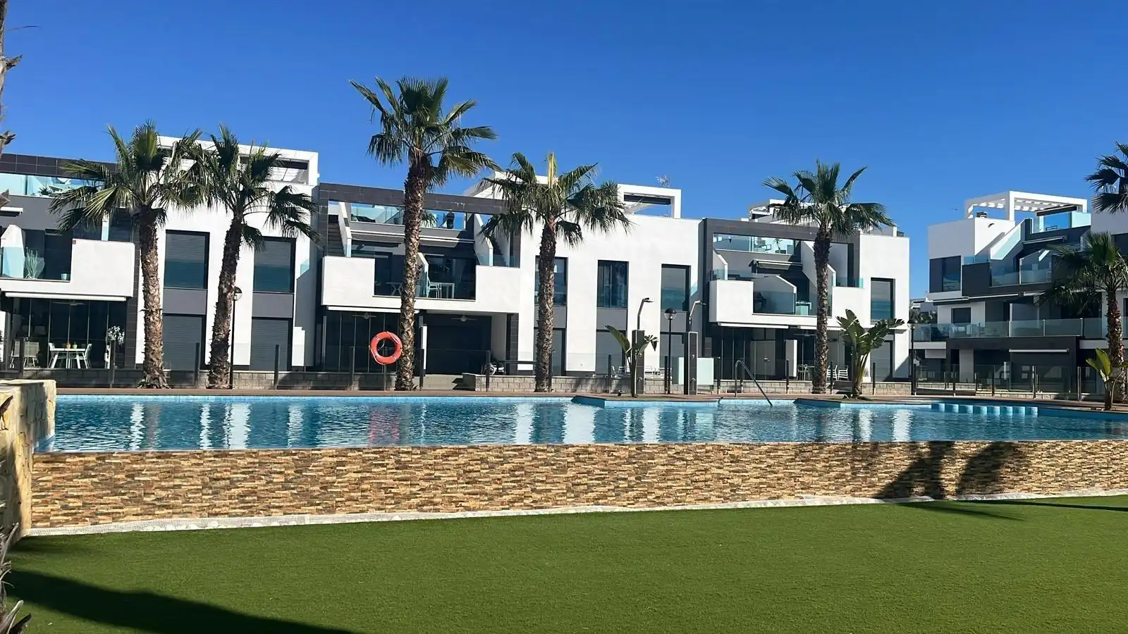 Houses for sale in Avenida el Fenoll, El Raso