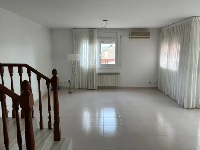Sala d'estar de Casa adosada en venda en Sant Andreu de la Barca amb Aire condicionat, Calefacció i Jardí privat