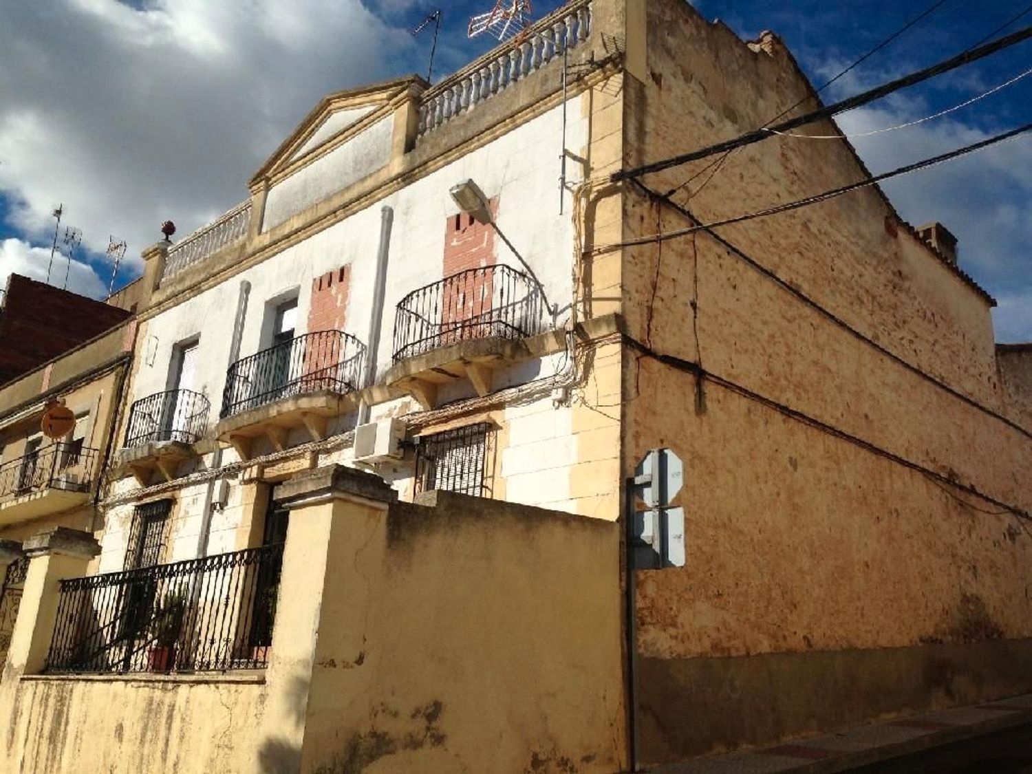 Vista exterior de Pis en venda en Almadén