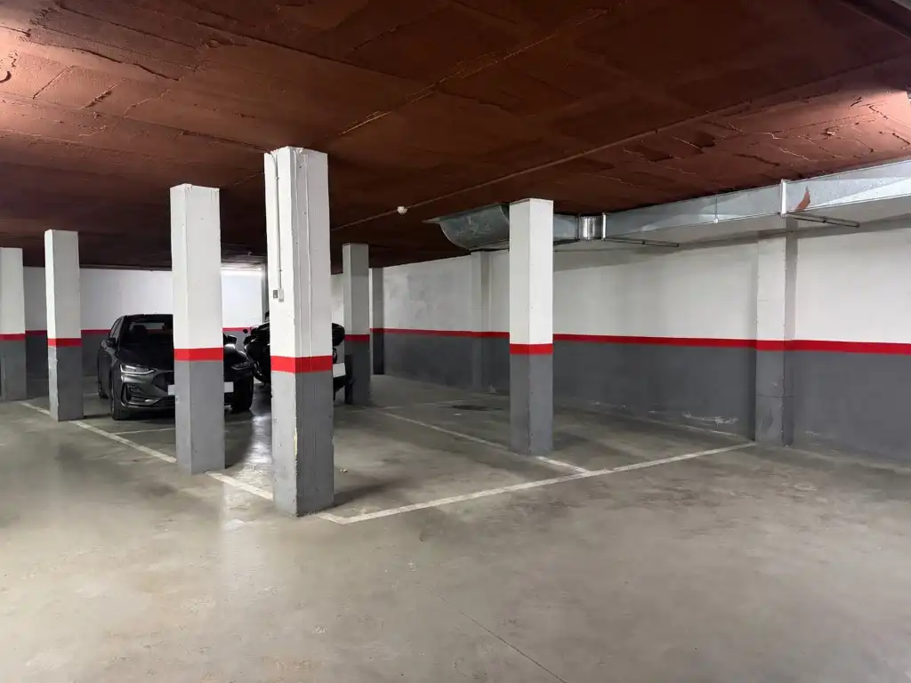 Aparcament de Garatge en venda en La Devesa
