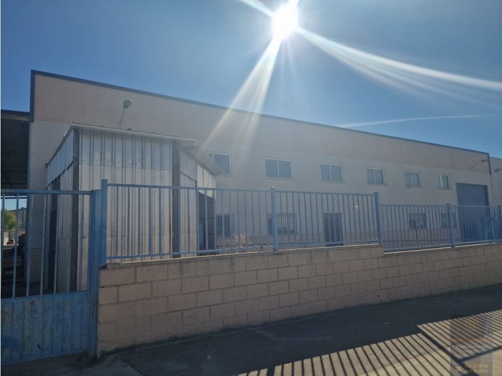 Nau industrial de lloguer a Casarrubios del Monte pueblo