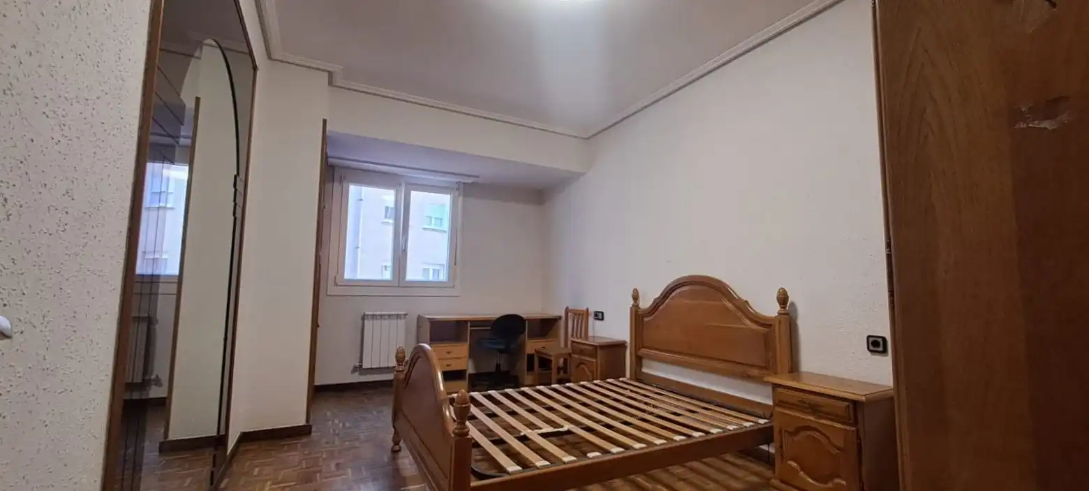 Dormitori de Pis en venda en Vitoria - Gasteiz amb Calefacció, Terrassa i Traster
