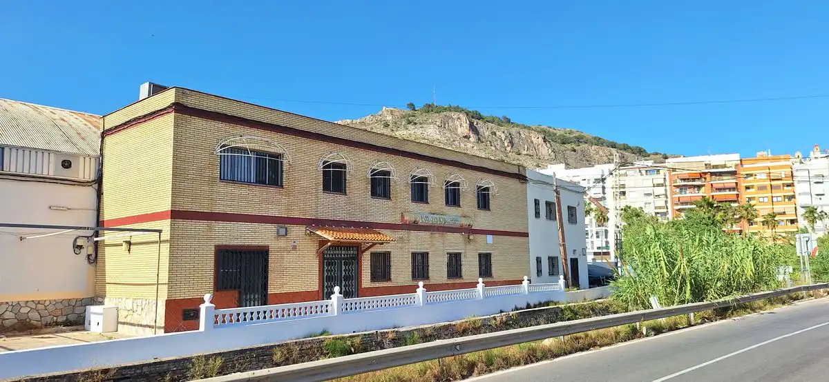 Vista exterior de Local en venda en Cullera amb Aire condicionat, Calefacció i Terrassa
