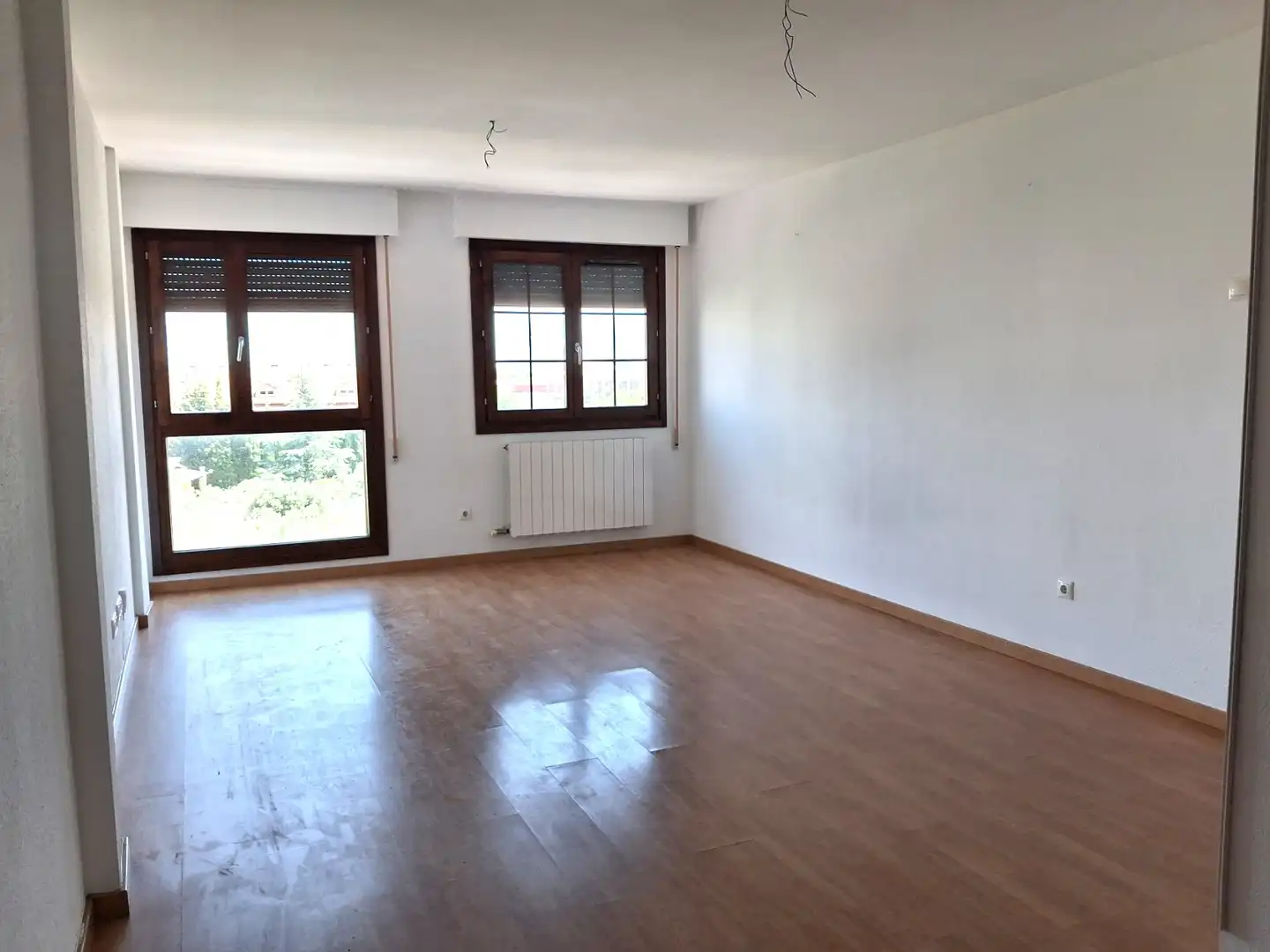 Sala de estar de Dúplex en venta en La Muela con Calefacción, Parquet y Terraza