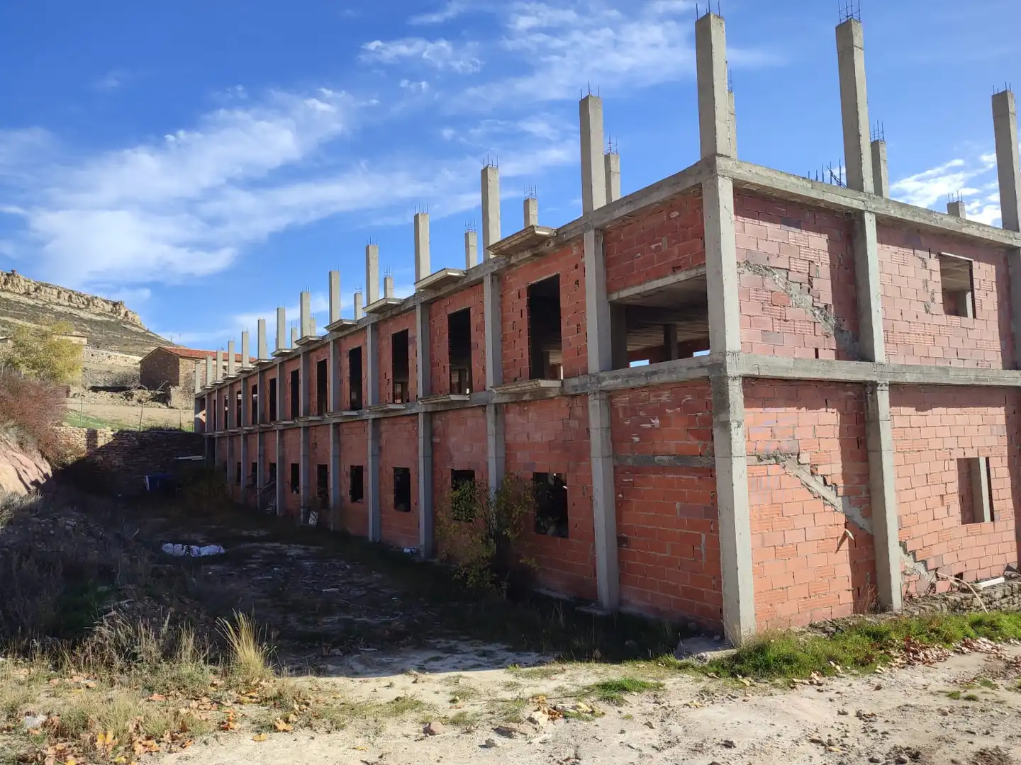 Vista exterior de Edifici en venda en Allepuz