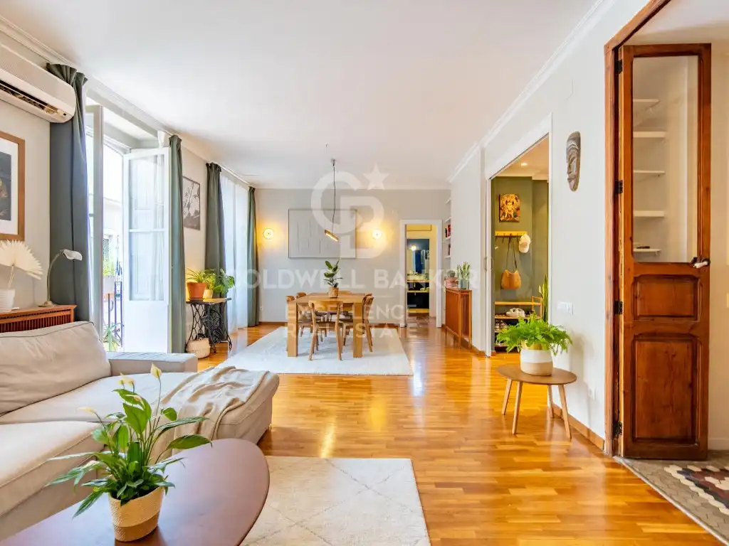 Living room of Flat for sale in Valencia  with Air Conditioner, Heating and Oven