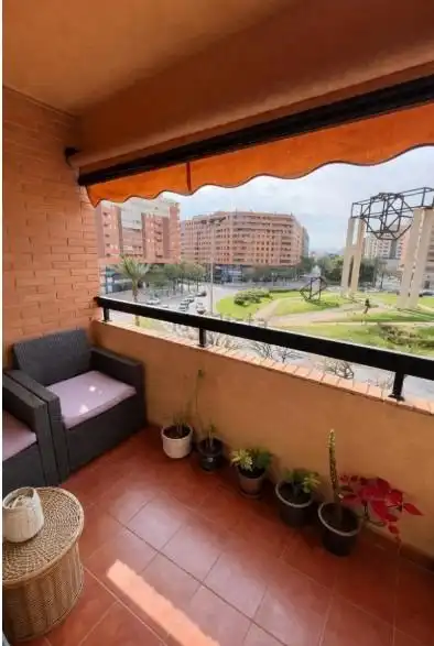 Außenansicht von Wohnung zur Miete in Alicante / Alacant mit Klimaanlage, Heizung und Privatgarten