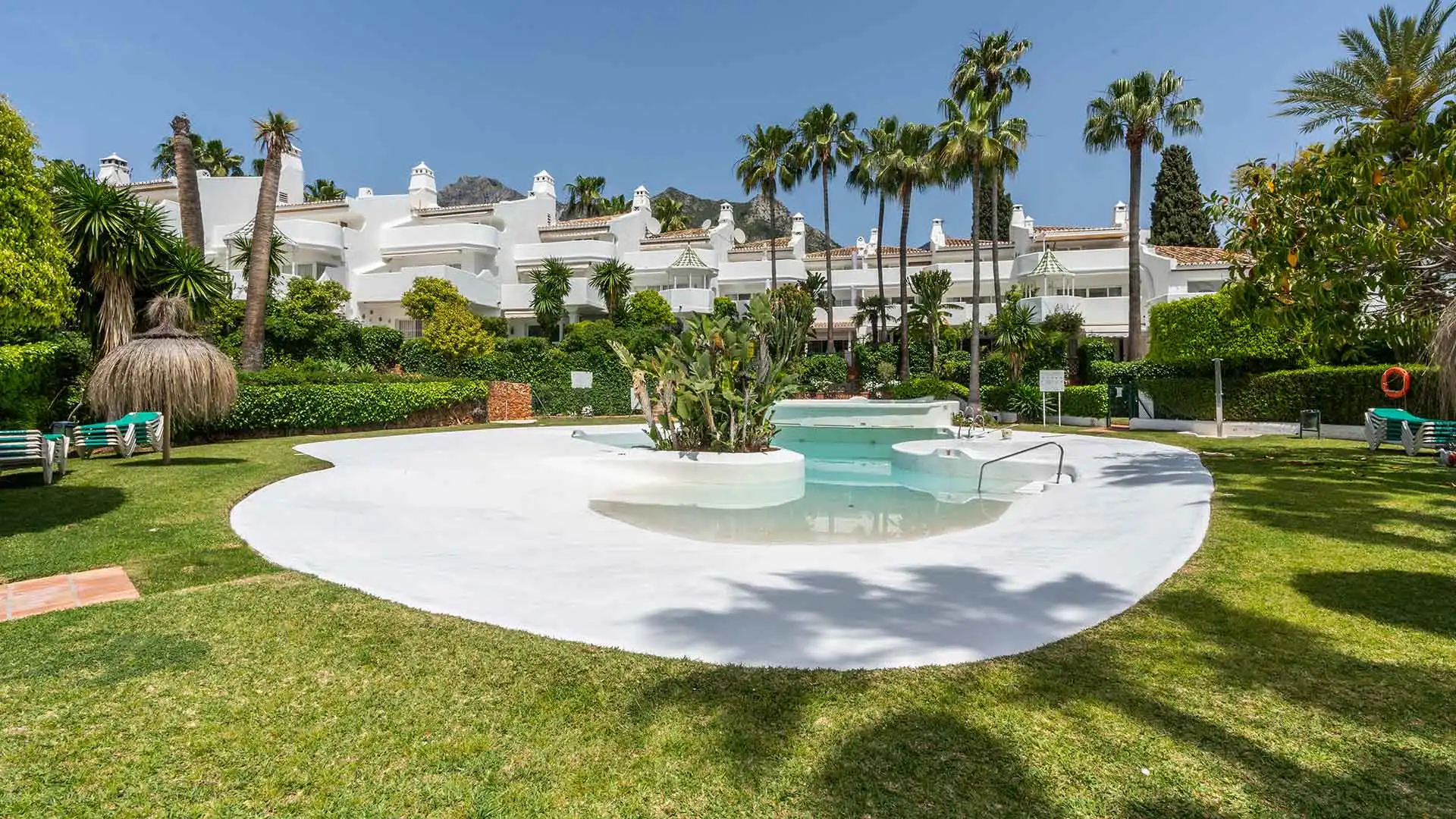Jardí de Casa adosada en venda en Marbella amb Aire condicionat, Jardí privat i Terrassa