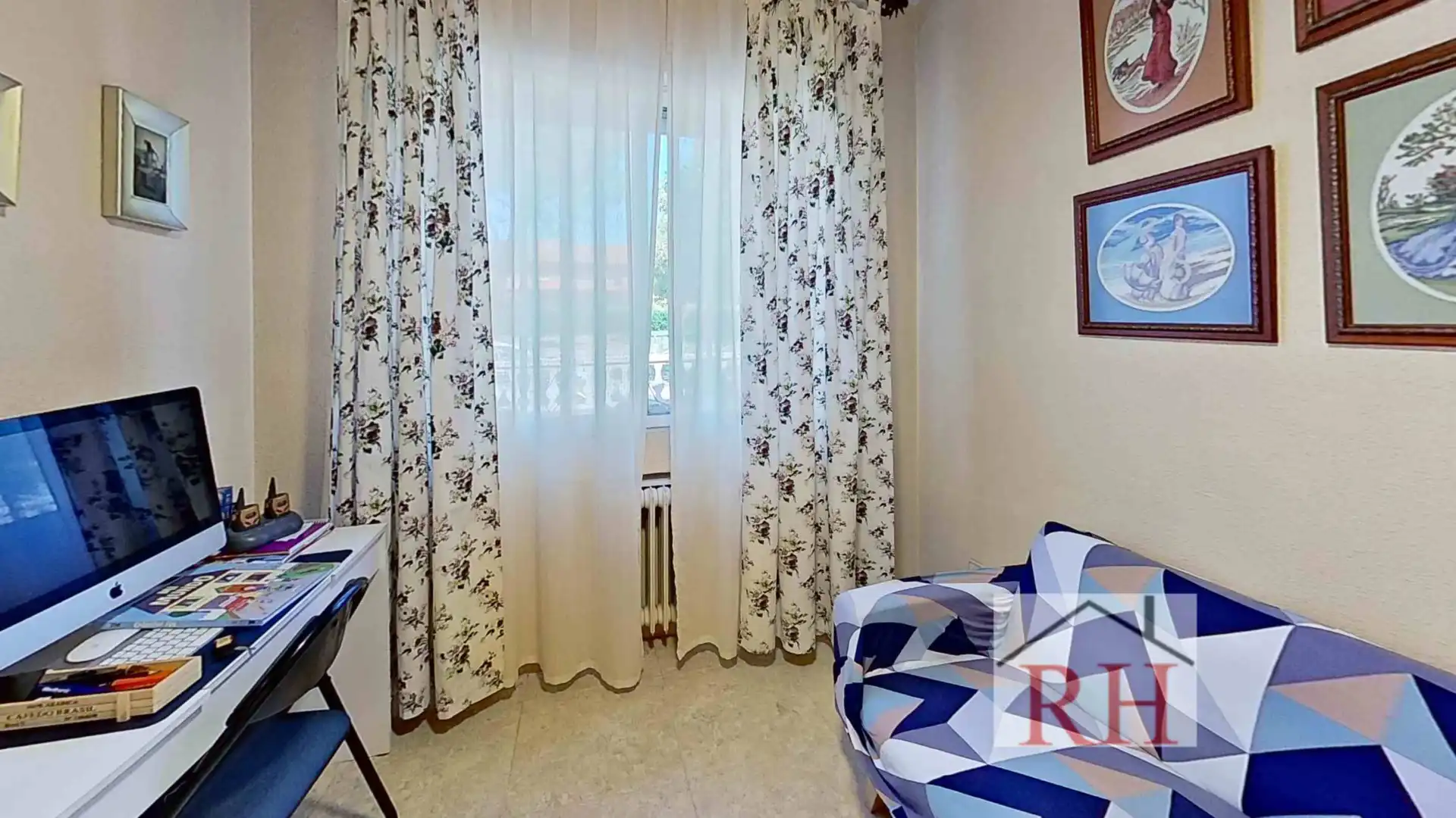 Habitación de Casa adosada en venta en Alcalá de Henares con Aire acondicionado, Calefacción y Jardín privado