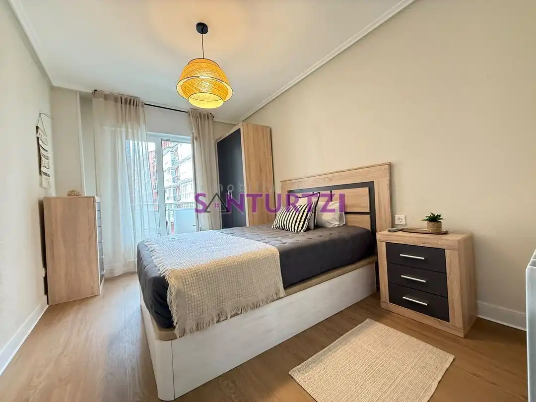 Bedroom of Flat for rent in Santurtzi   with Heating and Balcony