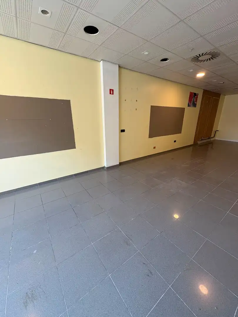 Commercial properties for rent in Girona  with Air Conditioner and Parquet flooring