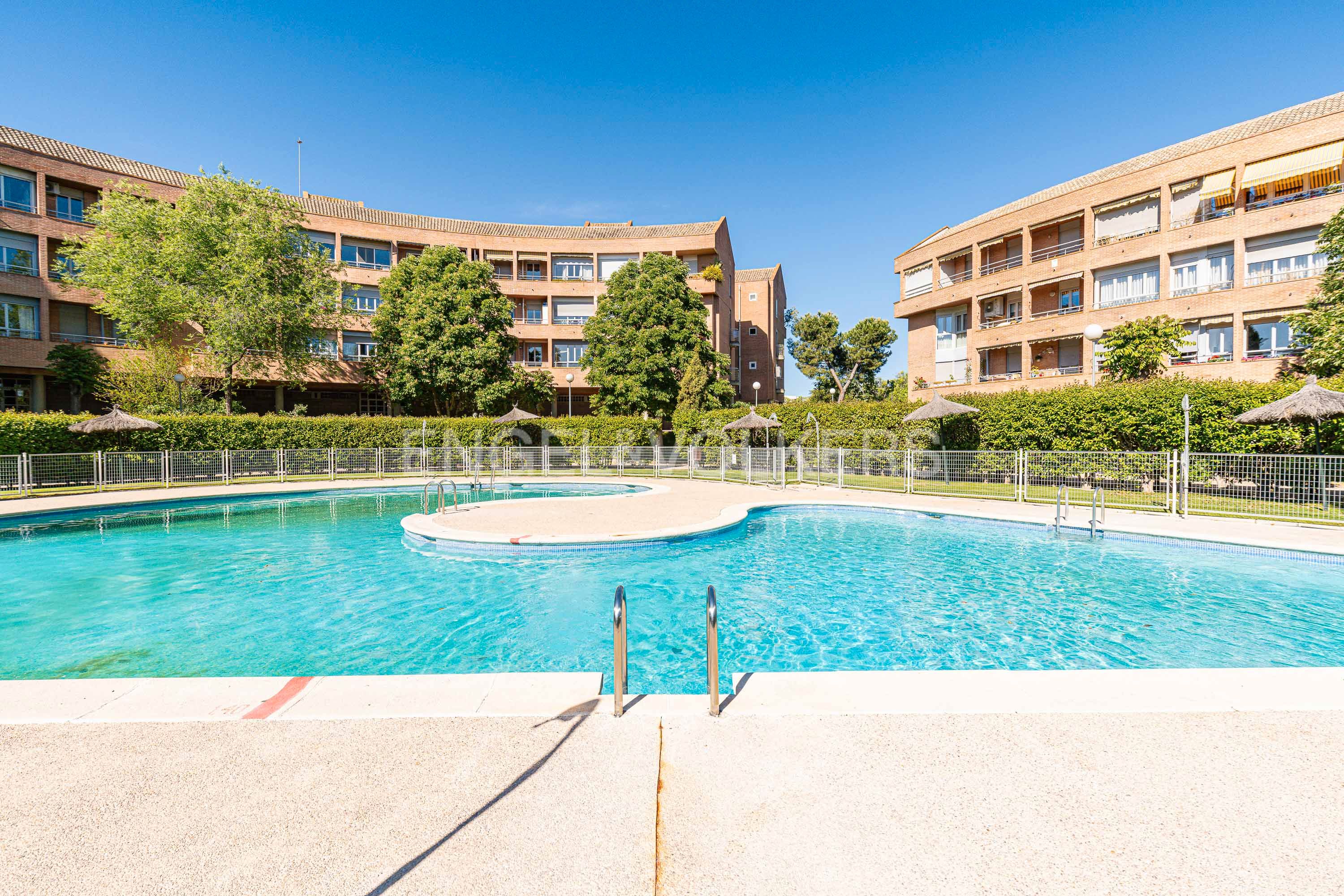 Swimming pool of Apartment for sale in Pozuelo de Alarcón  with Air Conditioner, Heating and Private garden