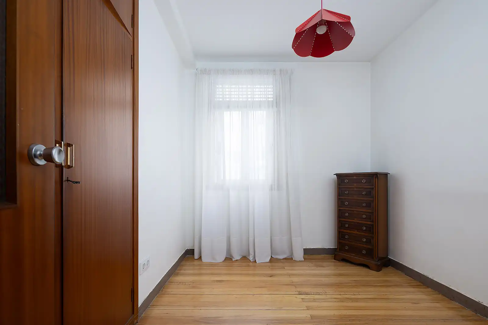 Dormitori de Pis en venda en A Coruña Capital  amb Calefacció, Parquet i Moblat