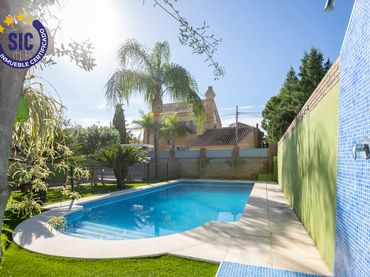 Casa con piscina in vendita a Corinto - Almarda
