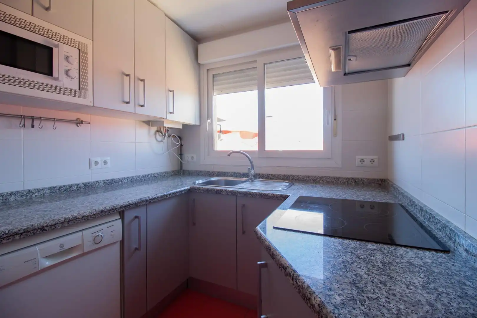Kitchen of Flat for rent in Sevilla  with Air Conditioner and Heating