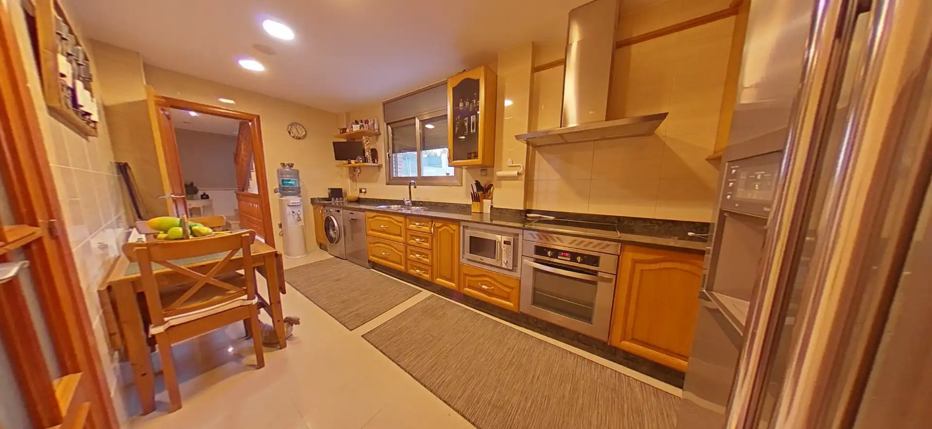 Cocina de Casa o chalet en venta en Sant Esteve Sesrovires con Aire acondicionado, Calefacción y Jardín privado