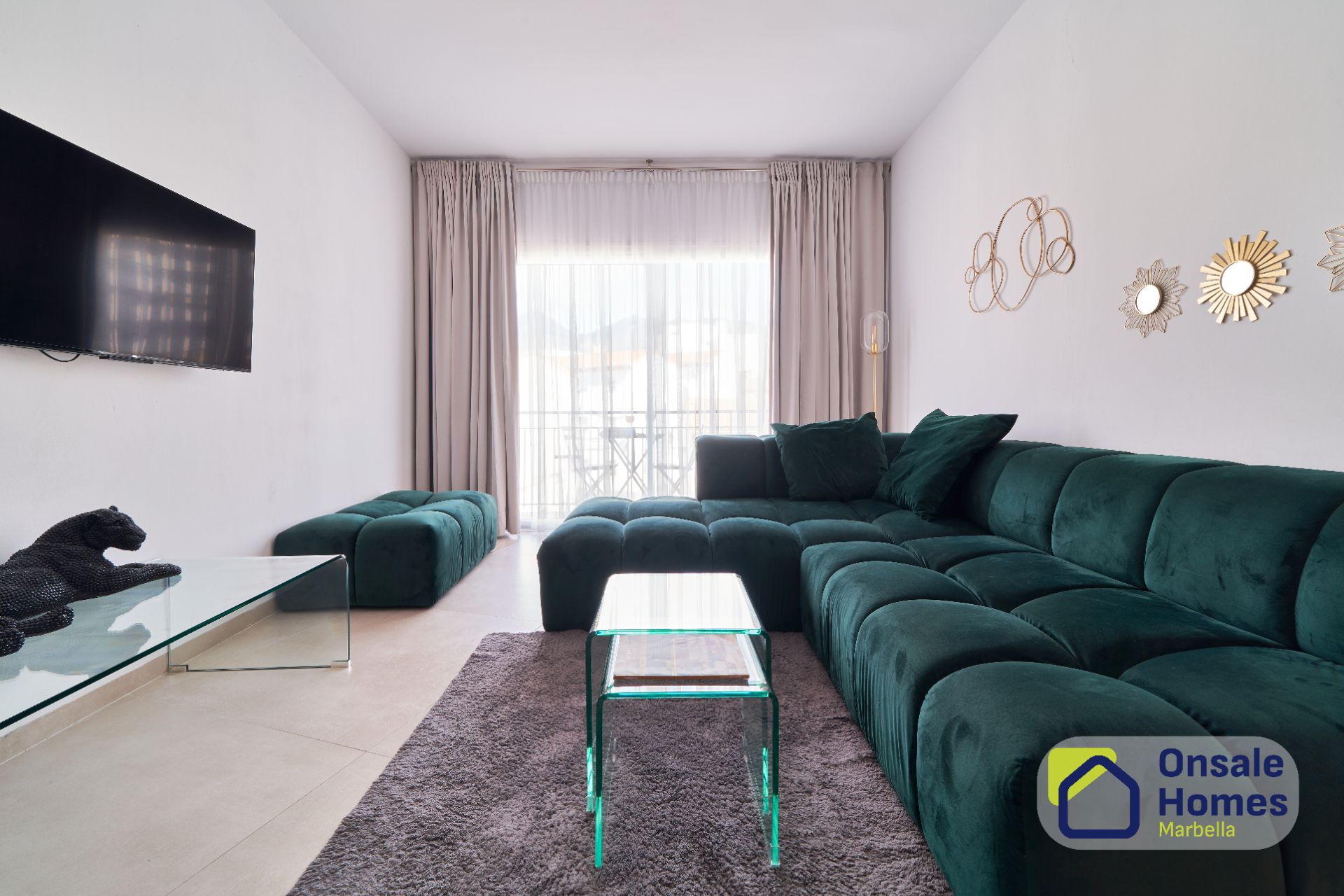 Living room of Flat for sale in Marbella  with Air Conditioner, Terrace and Balcony