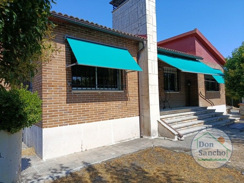 Exterior view of House or chalet for sale in Castronuevo de Esgueva  with Heating and Swimming Pool