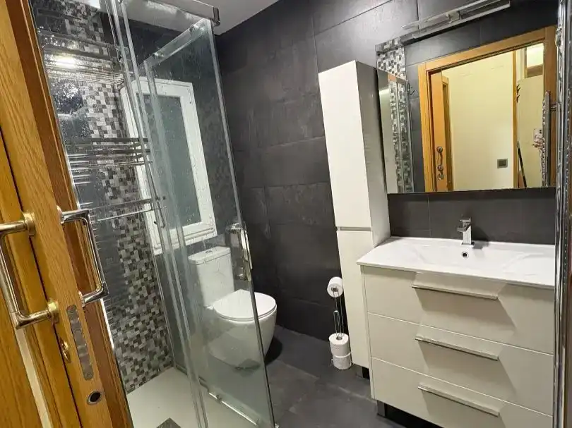 Bathroom of Flat for rent in Vigo   with Balcony