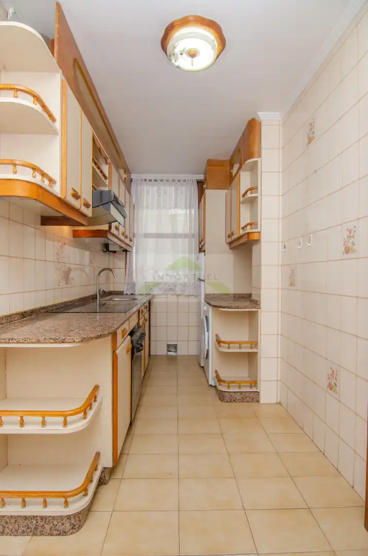 Küche von Wohnung zum Verkauf in A Coruña Capital  mit Ofen und Waschmaschine