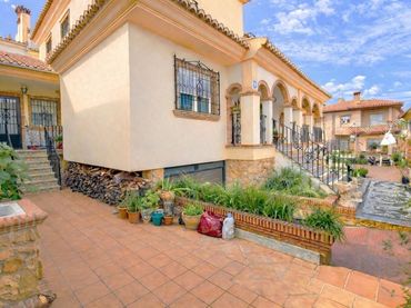Casa con balcone in vendita a Güevéjar