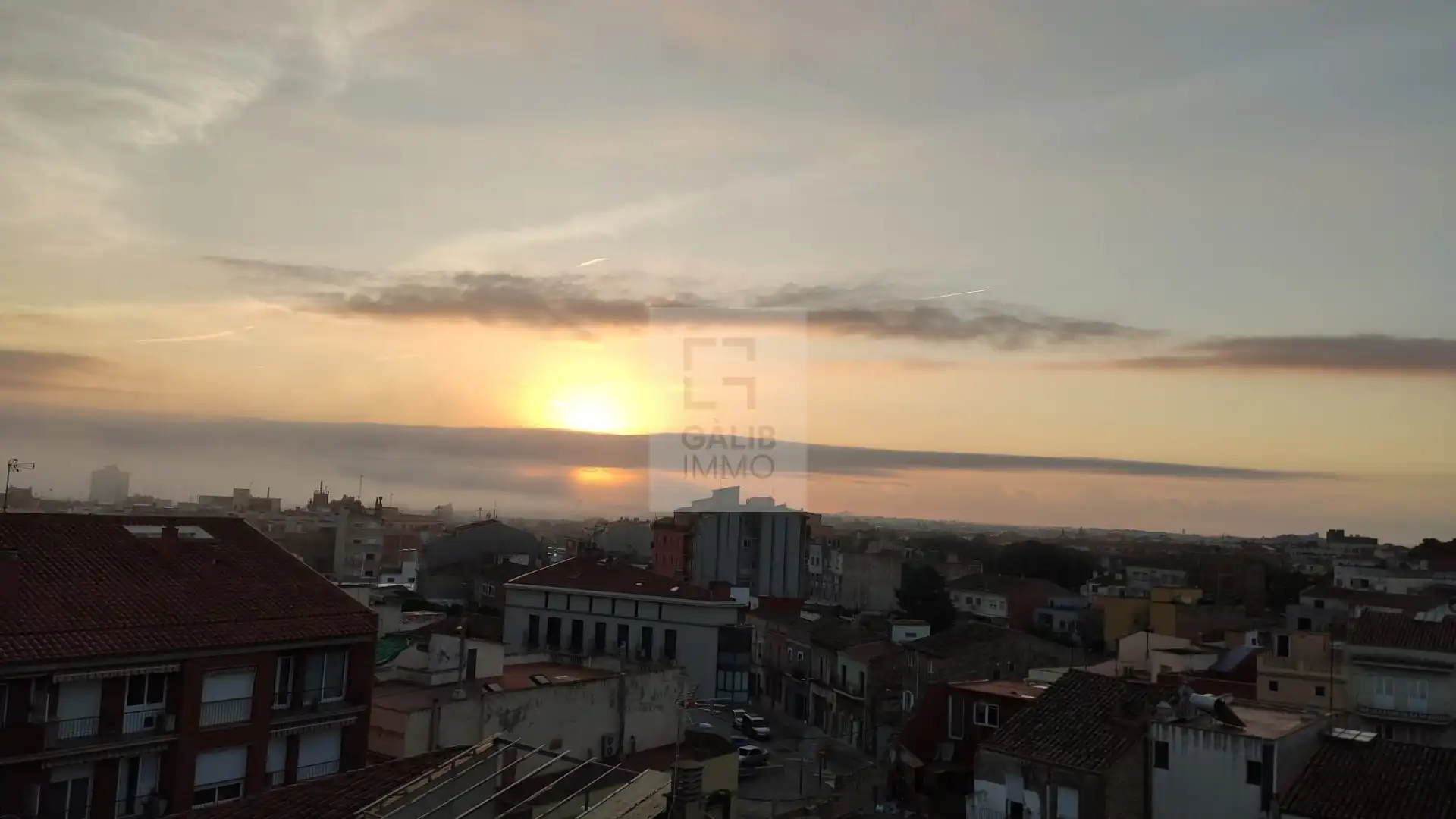 Vista exterior de Àtic en venda en Figueres amb Aire condicionat, Calefacció i Terrassa