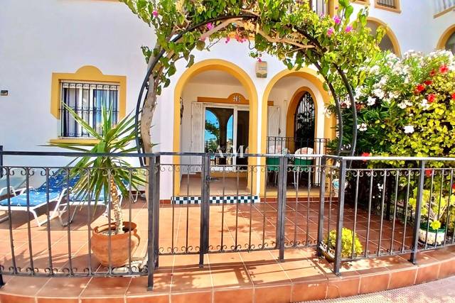 Casa-chalet en Alquiler en La Zenia