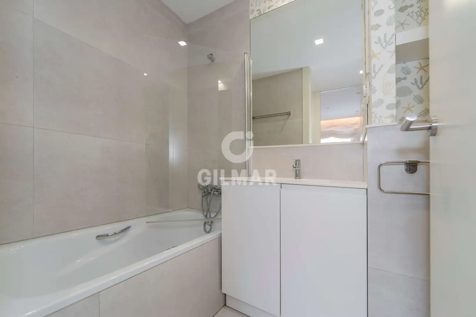 Baño de Piso en venta en Madrid con Calefacción y Balcón