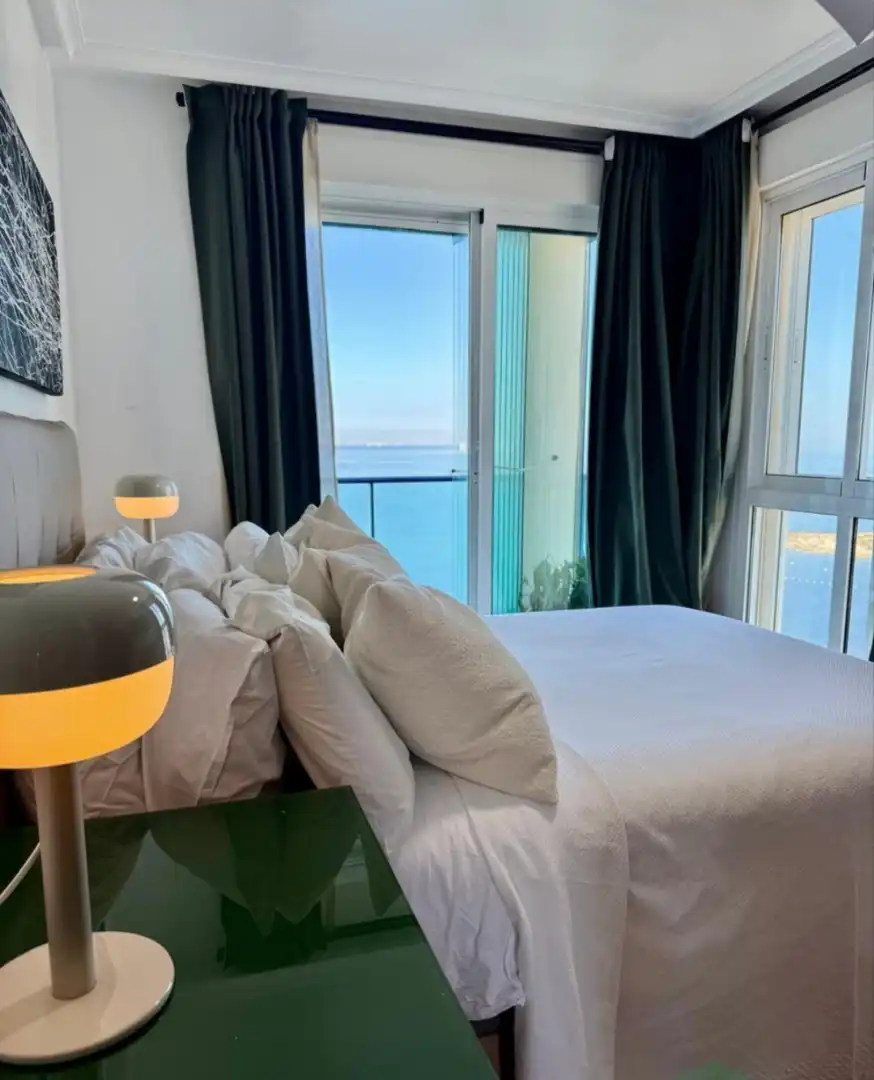 Schlafzimmer von Dachboden zum Verkauf in La Manga del Mar Menor mit Klimaanlage, Abstellraum und Möbliert