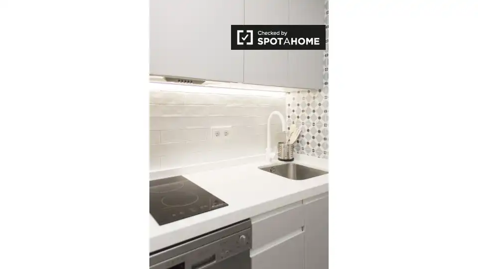 Cuina de Apartament per a compartir en Madrid amb Aire condicionat, Calefacció i Terrassa