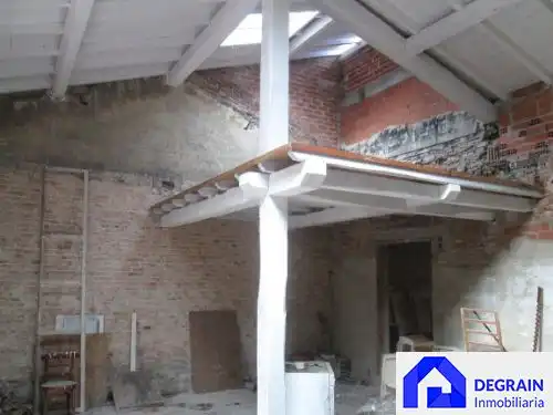 Casa adosada en venda en Oviedo  amb Jardí privat