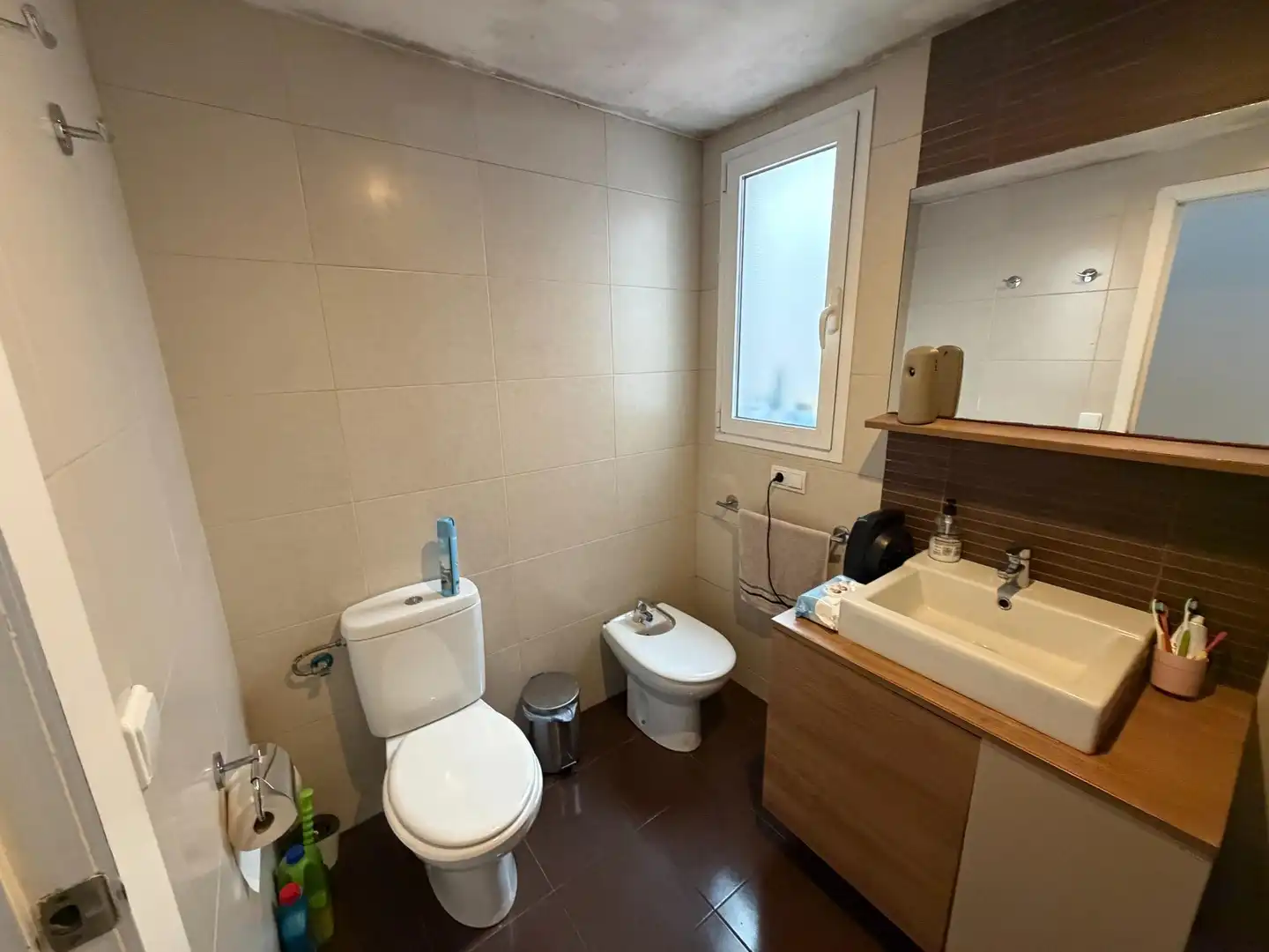 Baño de Piso en venta en Silla con Balcón
