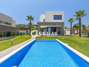 Xalet amb piscina en venda a Chullera