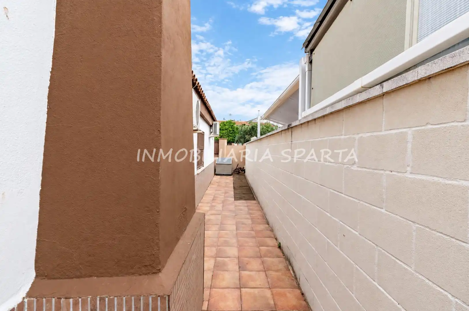 Vista exterior de Casa o xalet en venda en Espartinas Pueblo