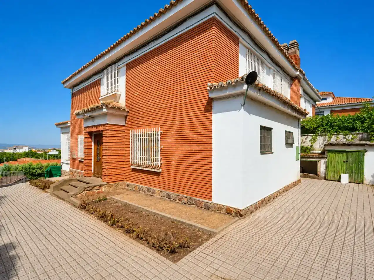 Exterior view of Houses for sale in Puertollano