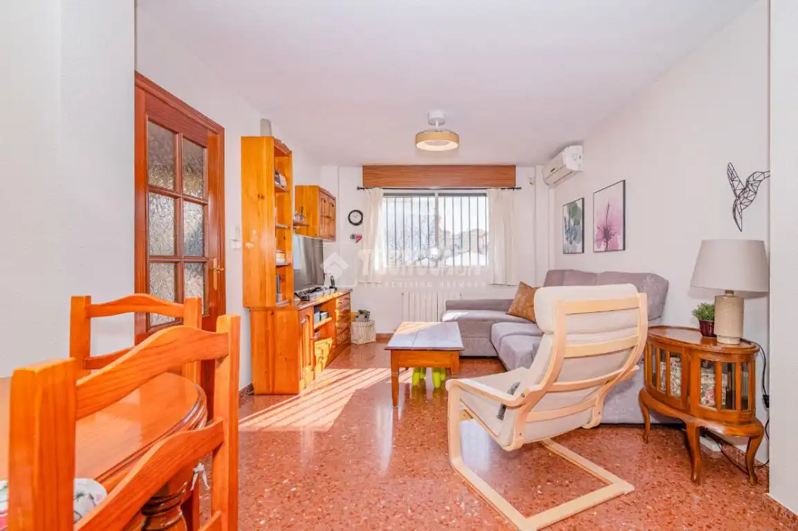 Casa adosada en venda a Poniente