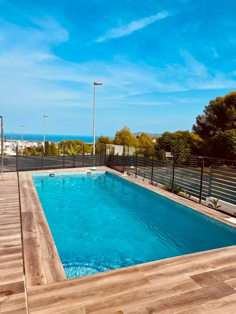 Piscina de Casa o xalet en venda en Polop amb Aire condicionat, Jardí privat i Terrassa