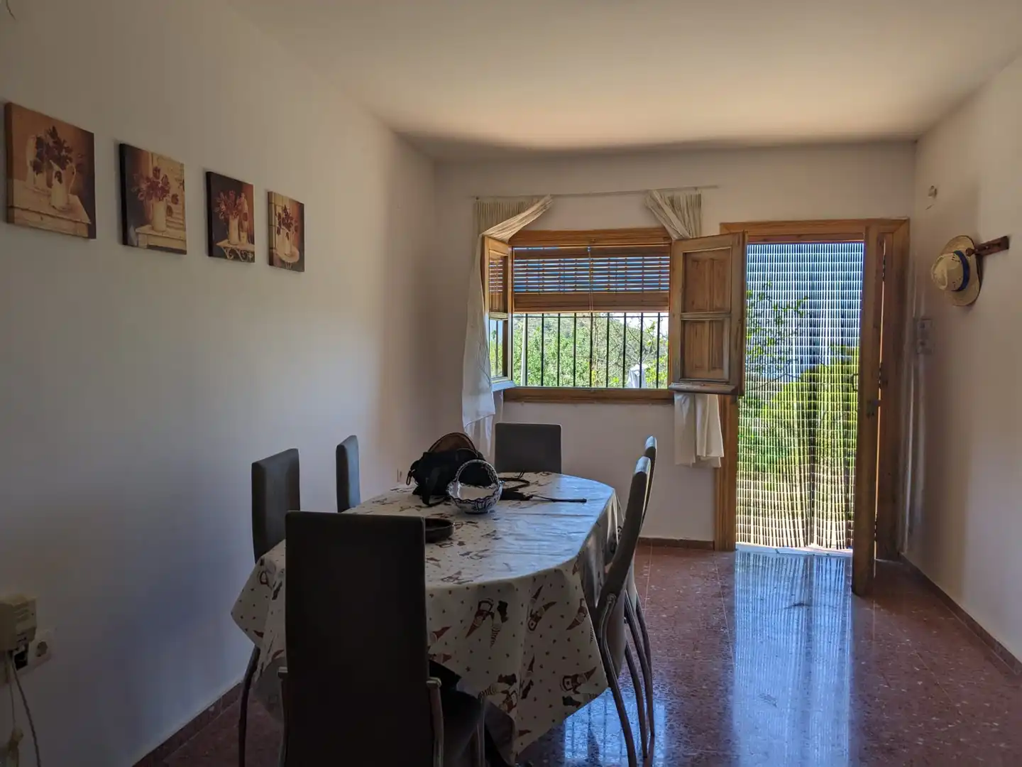 Menjador de Casa o xalet en venda en Vélez de Benaudalla amb Jardí privat i Moblat