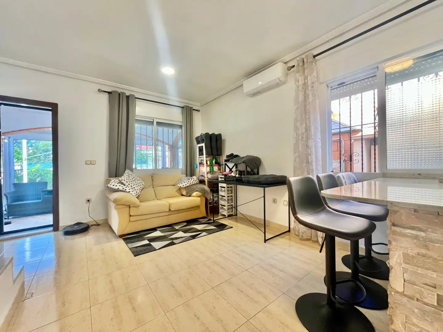 Sala d'estar de Casa o xalet en venda en Orihuela amb Calefacció, Piscina i Moblat