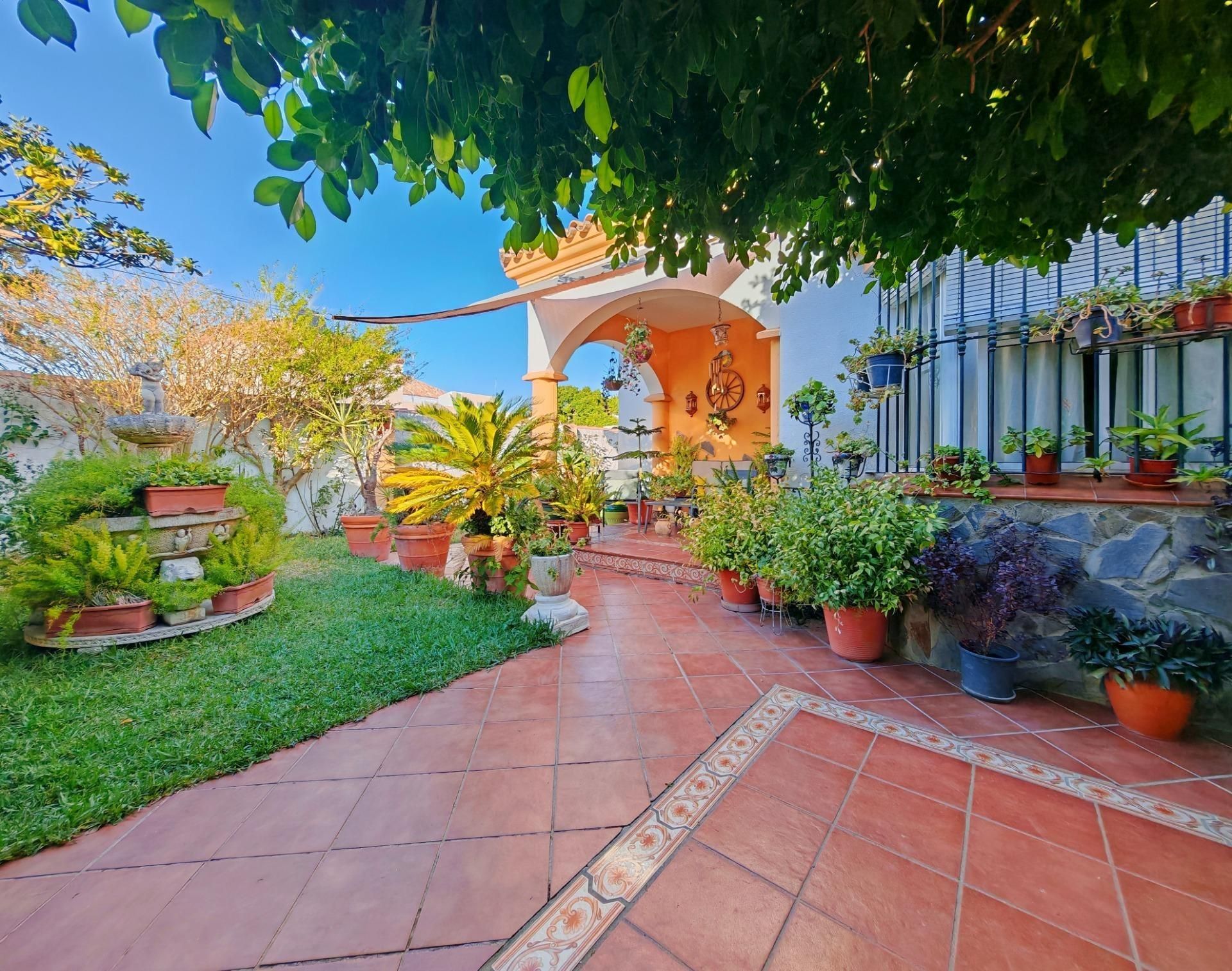 Jardí de Casa o xalet en venda en Chiclana de la Frontera amb Jardí privat, Terrassa i Piscina