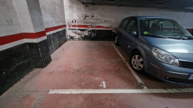 Garaje en Venta en Carrer de Prat de la Riba en Cementiri Vell