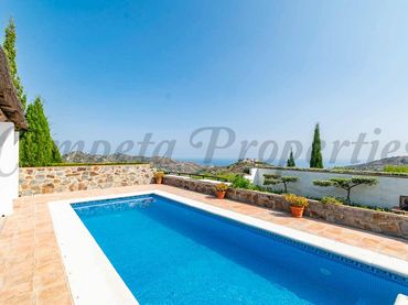 Chalet con balcón en venta en Torrox Pueblo