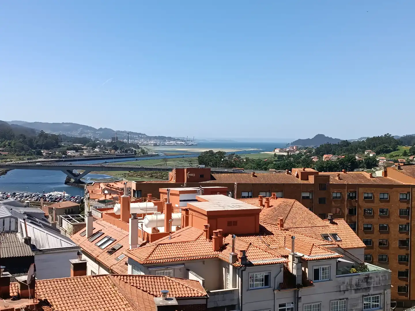 Außenansicht von Wohnung zum Verkauf in Pontevedra Capital  mit Heizung und Parkett